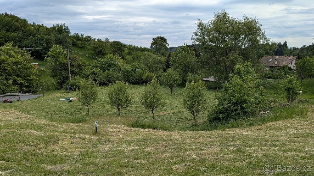 Stavební pozemek s povolením, 1271 m2,Podkopná Lhota, Zlín