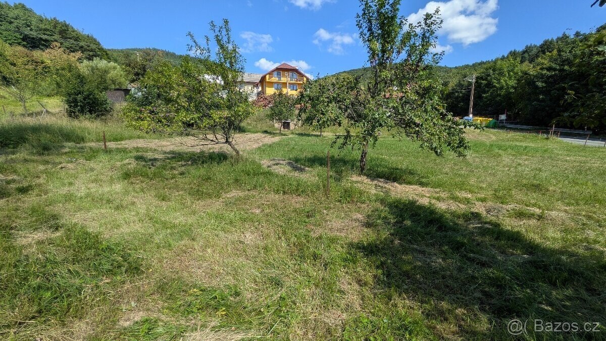 Stavební pozemek s povolením, 1271 m2,Podkopná Lhota, Zlín