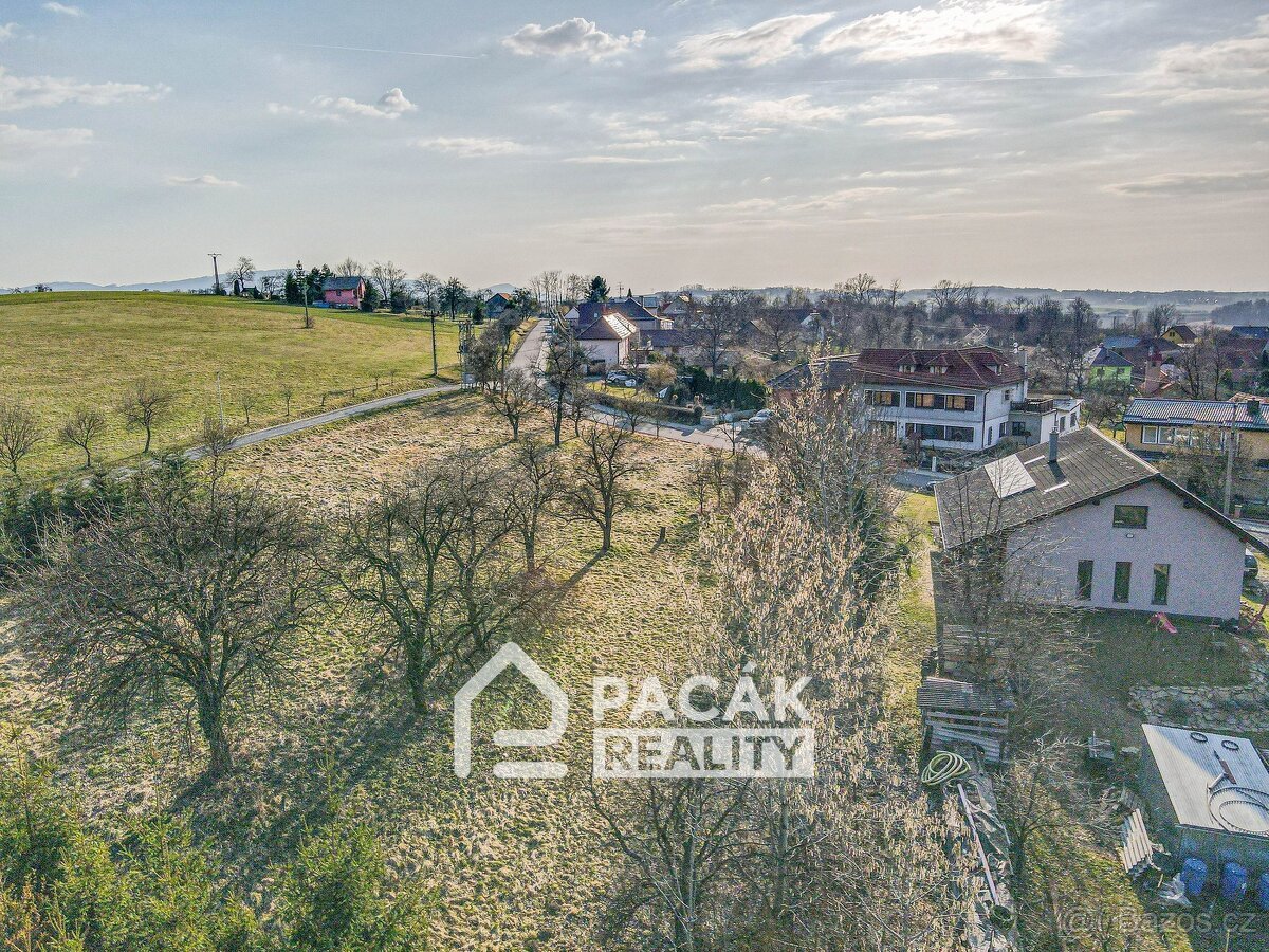 Výjimečný stavební pozemek 4 220 m² – klid, prostor a invest