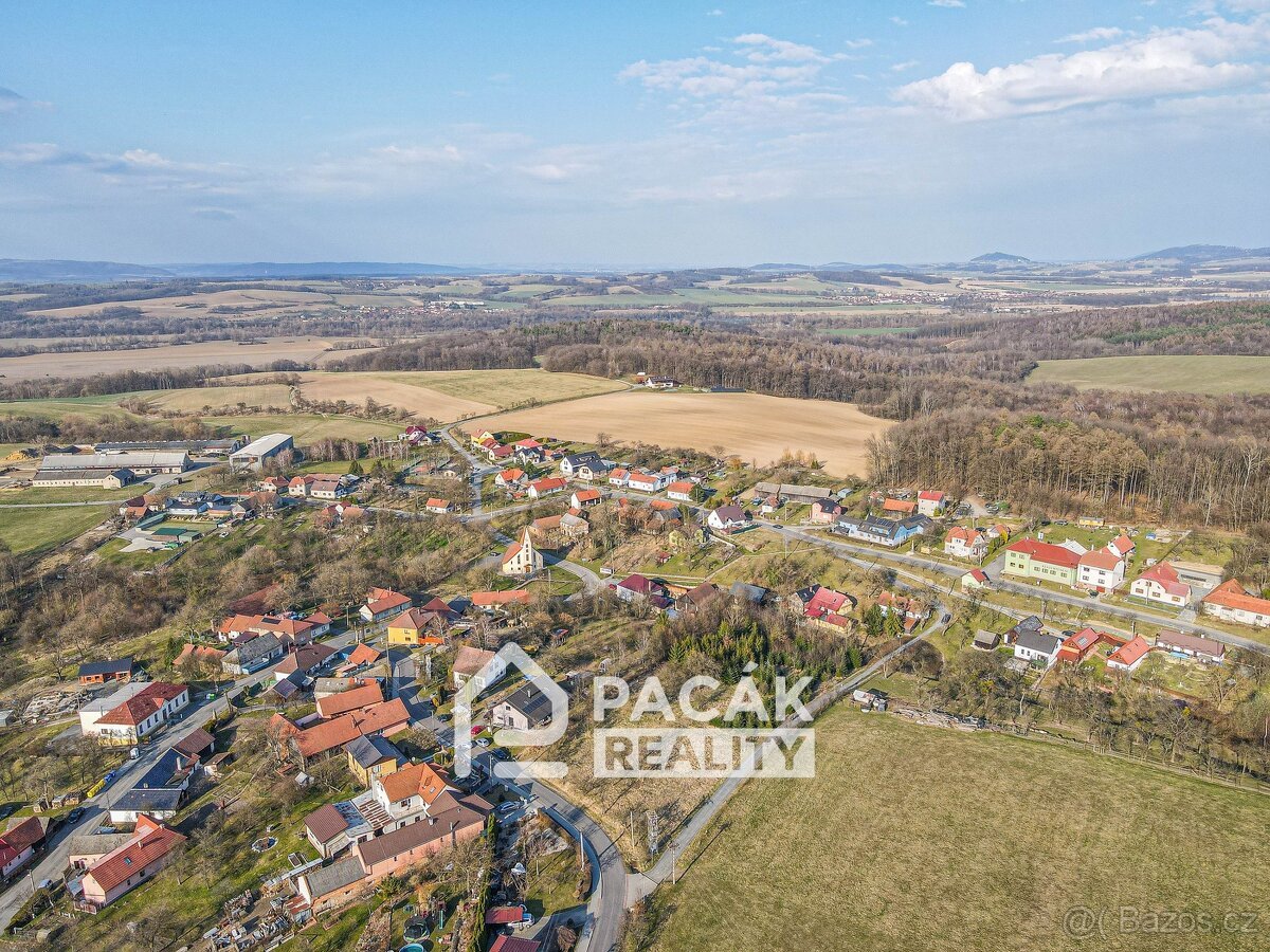 Výjimečný stavební pozemek 4 220 m² – klid, prostor a invest