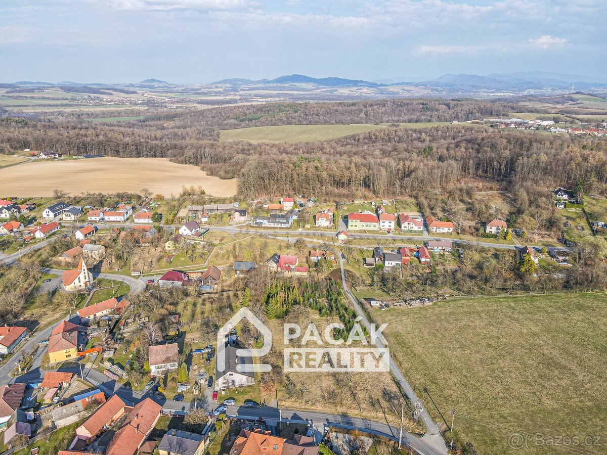 Výjimečný stavební pozemek 4 220 m² – klid, prostor a invest
