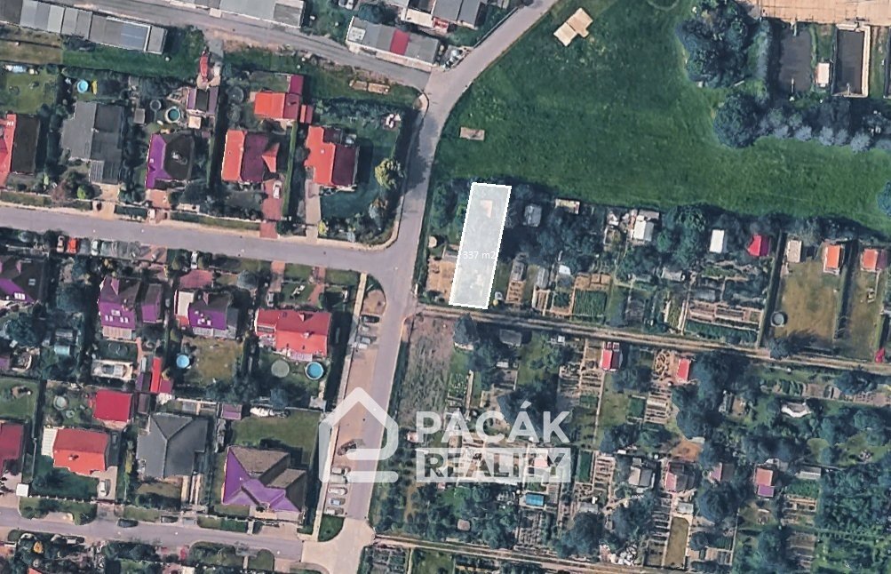 Prodej stavebního pozemku s chatou a garáže v Tovačově, Podz