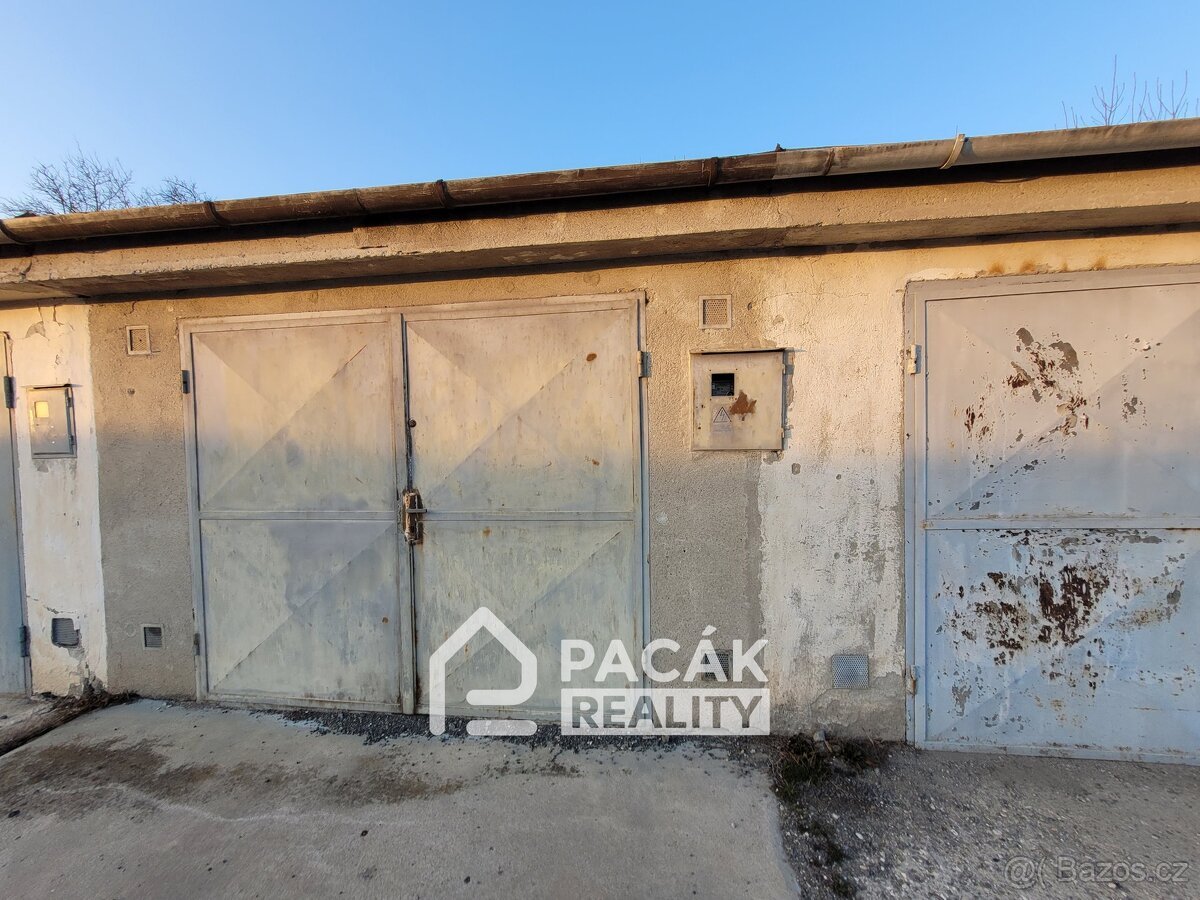 Prodej stavebního pozemku s chatou a garáže v Tovačově, Podz