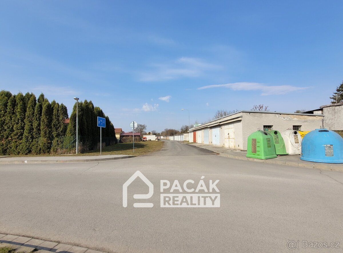Prodej stavebního pozemku s chatou a garáže v Tovačově, Podz