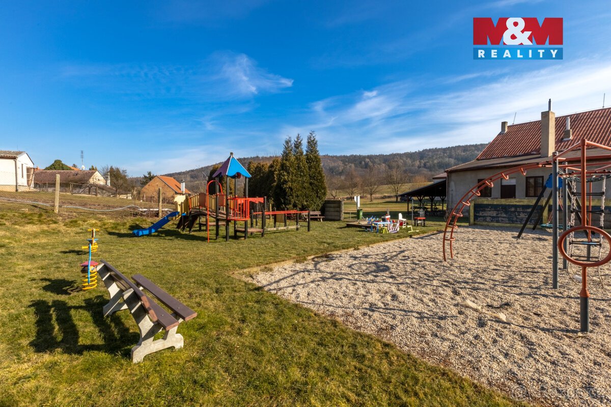 Prodej pozemku k bydlení, 2250 m², Pochvalov
