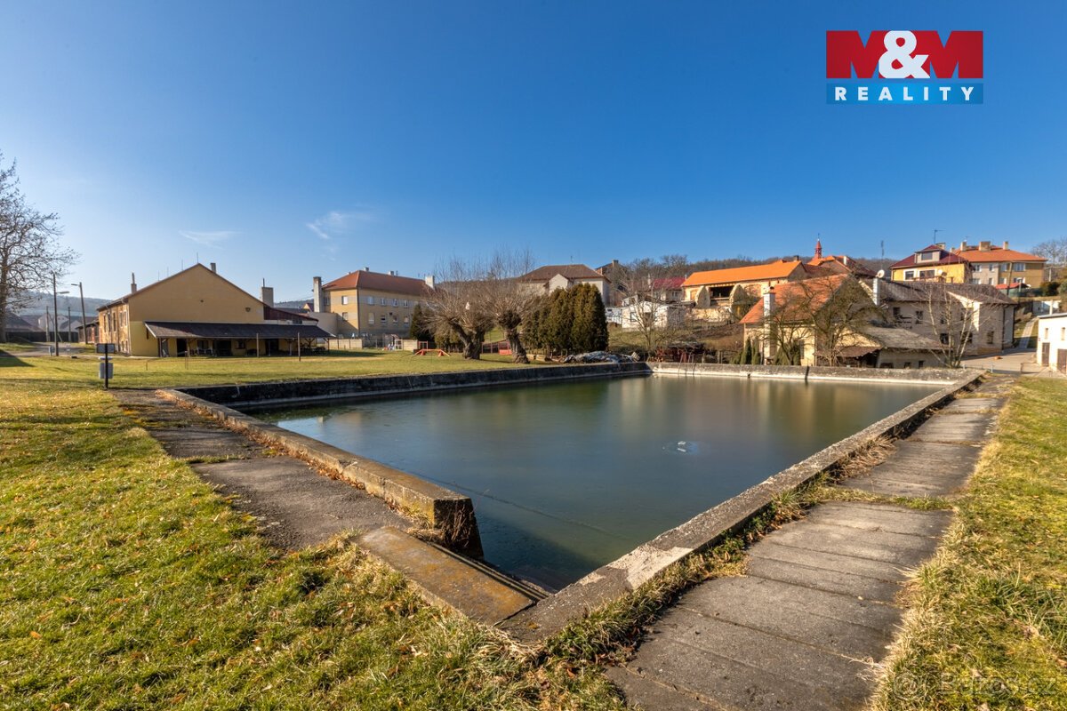 Prodej pozemku k bydlení, 2250 m², Pochvalov