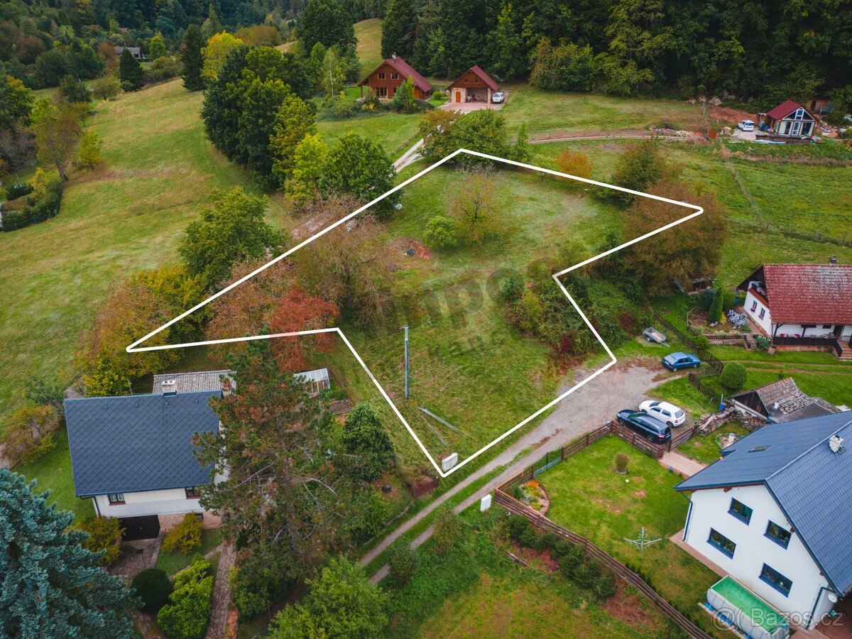Prodej stavebního pozemku 1801 m2 v obci Radim, Tužín, okr. 