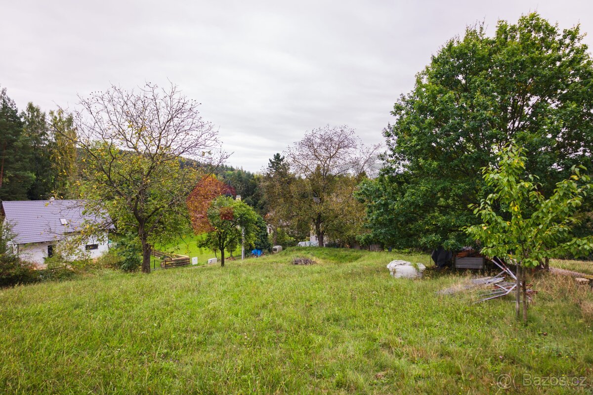 Prodej stavebního pozemku 1801 m2 v obci Radim, Tužín, okr. 
