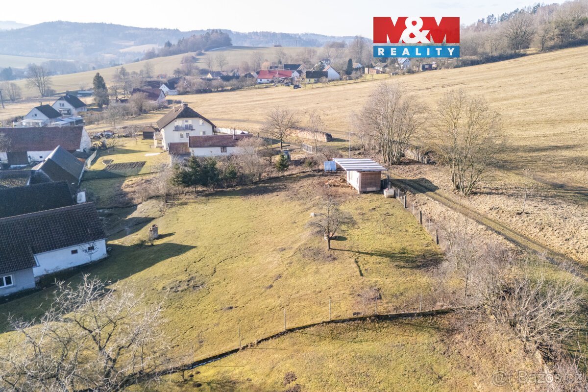 Prodej pozemku k bydlení, 1064 m², Chlumy