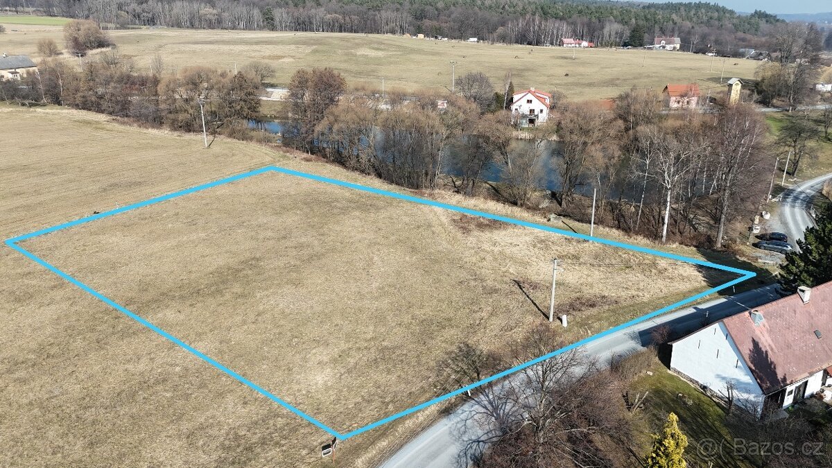 Prodej stavebního pozemku o výměře 4 816 m², Hradec-Nová Ves