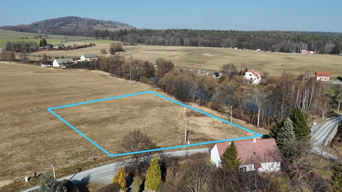 Prodej stavebního pozemku o výměře 4 816 m², Hradec-Nová Ves