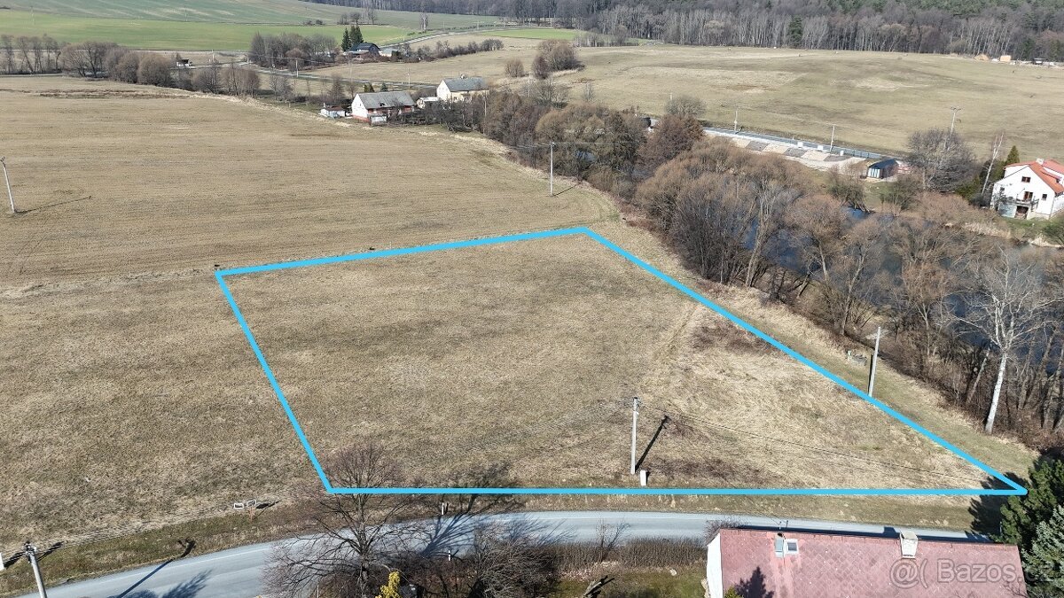 Prodej stavebního pozemku o výměře 4 816 m², Hradec-Nová Ves