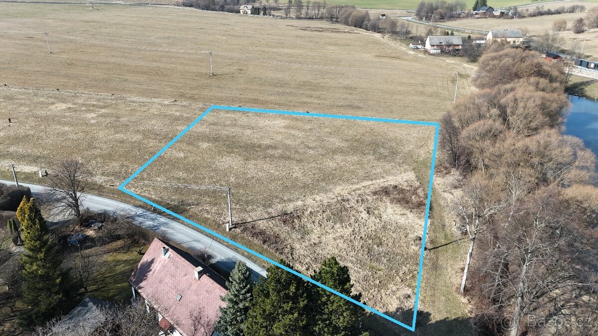 Prodej stavebního pozemku o výměře 4 816 m², Hradec-Nová Ves