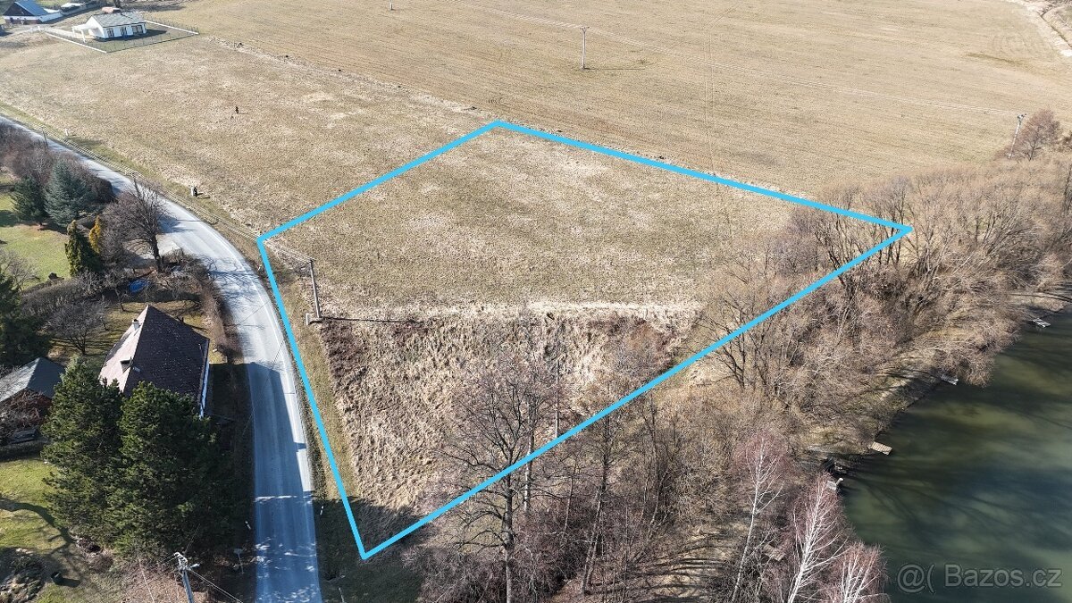 Prodej stavebního pozemku o výměře 4 816 m², Hradec-Nová Ves