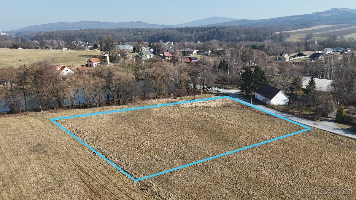 Prodej stavebního pozemku o výměře 4 816 m², Hradec-Nová Ves