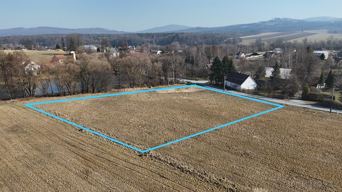 Prodej stavebního pozemku o výměře 4 816 m², Hradec-Nová Ves