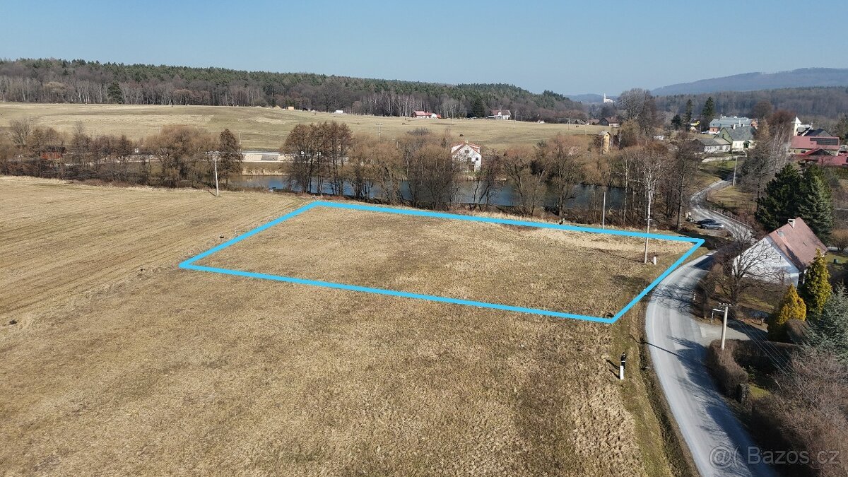 Prodej stavebního pozemku o výměře 4 816 m², Hradec-Nová Ves