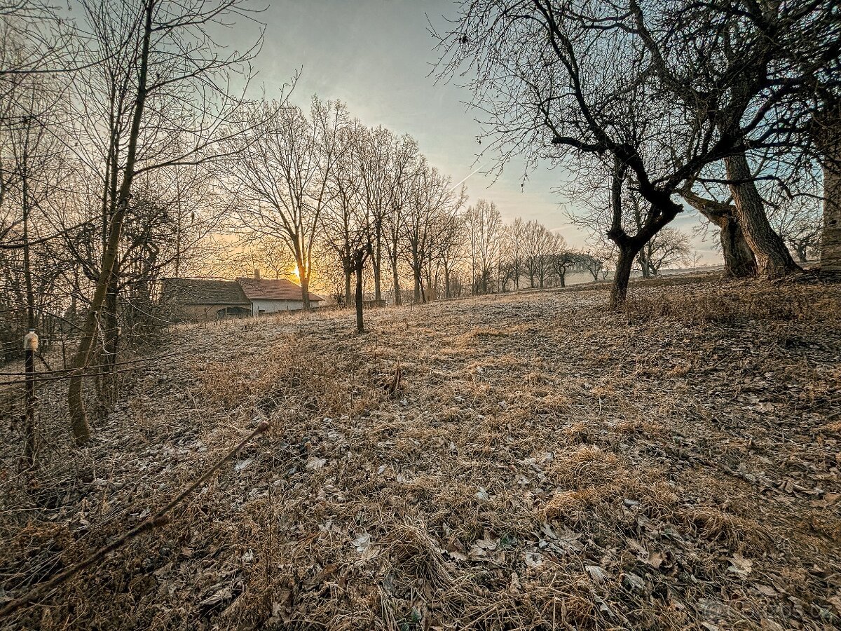 Stavební pozemek 1 490 m² v krásné jihočeské vesnici Útěšov