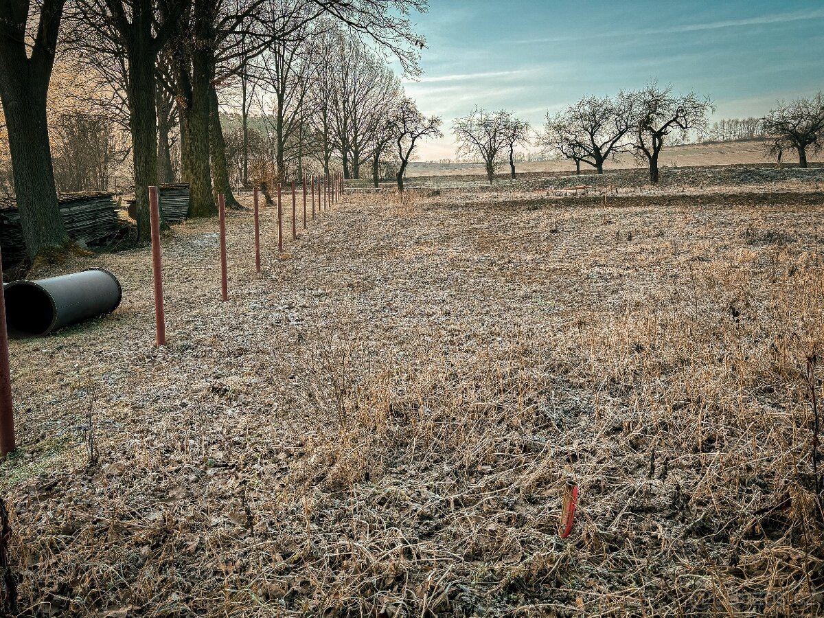 Stavební pozemek 1 490 m² v krásné jihočeské vesnici Útěšov