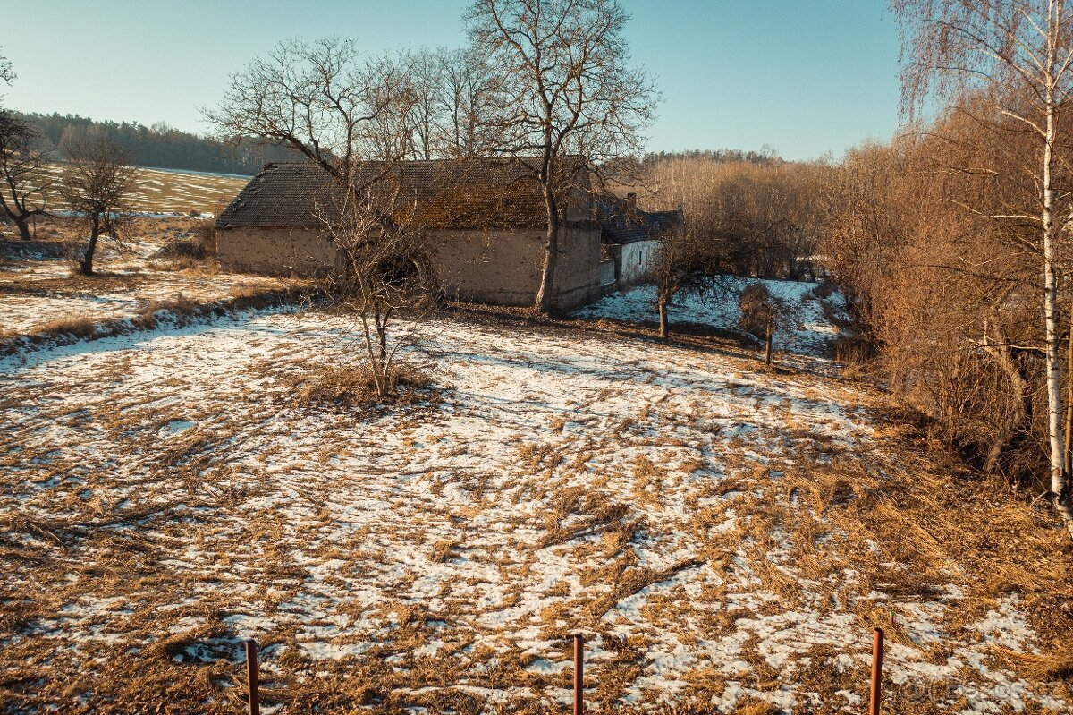 Stavební pozemek 1 490 m² v krásné jihočeské vesnici Útěšov