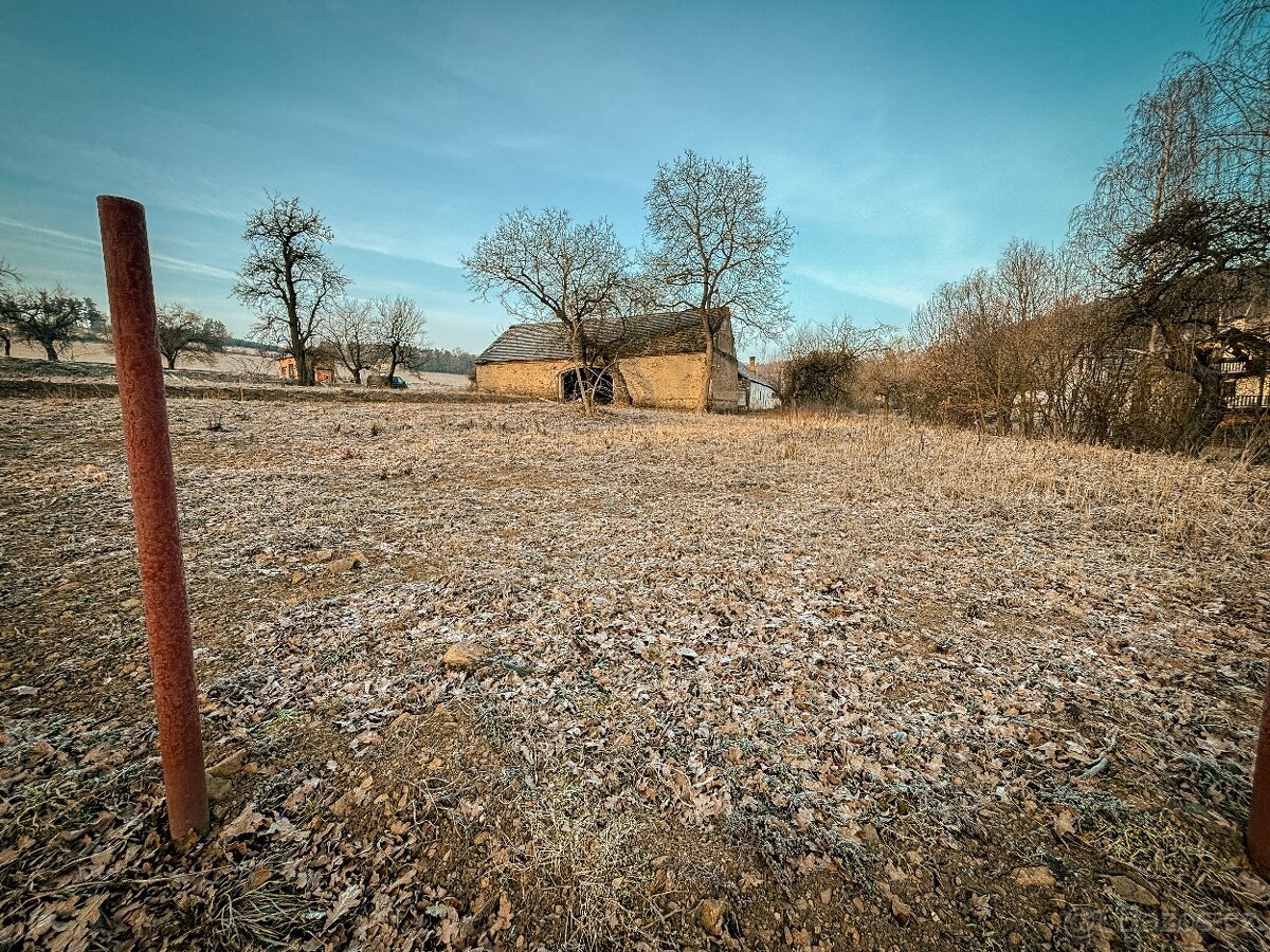Stavební pozemek 1 490 m² v krásné jihočeské vesnici Útěšov