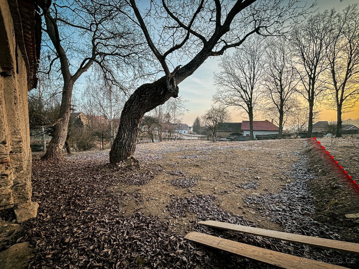 Stavební pozemek 1 490 m² v krásné jihočeské vesnici Útěšov