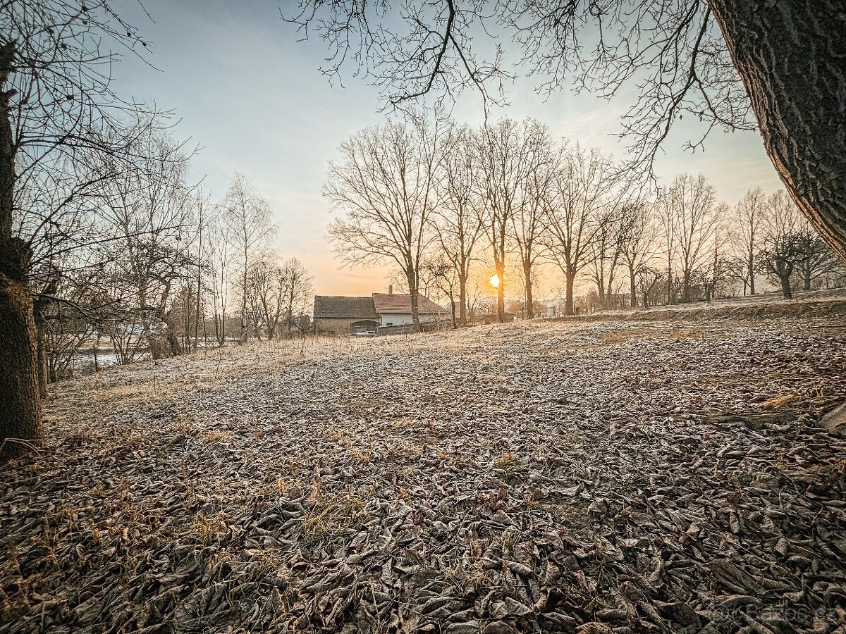 Stavební pozemek 1 490 m² v krásné jihočeské vesnici Útěšov