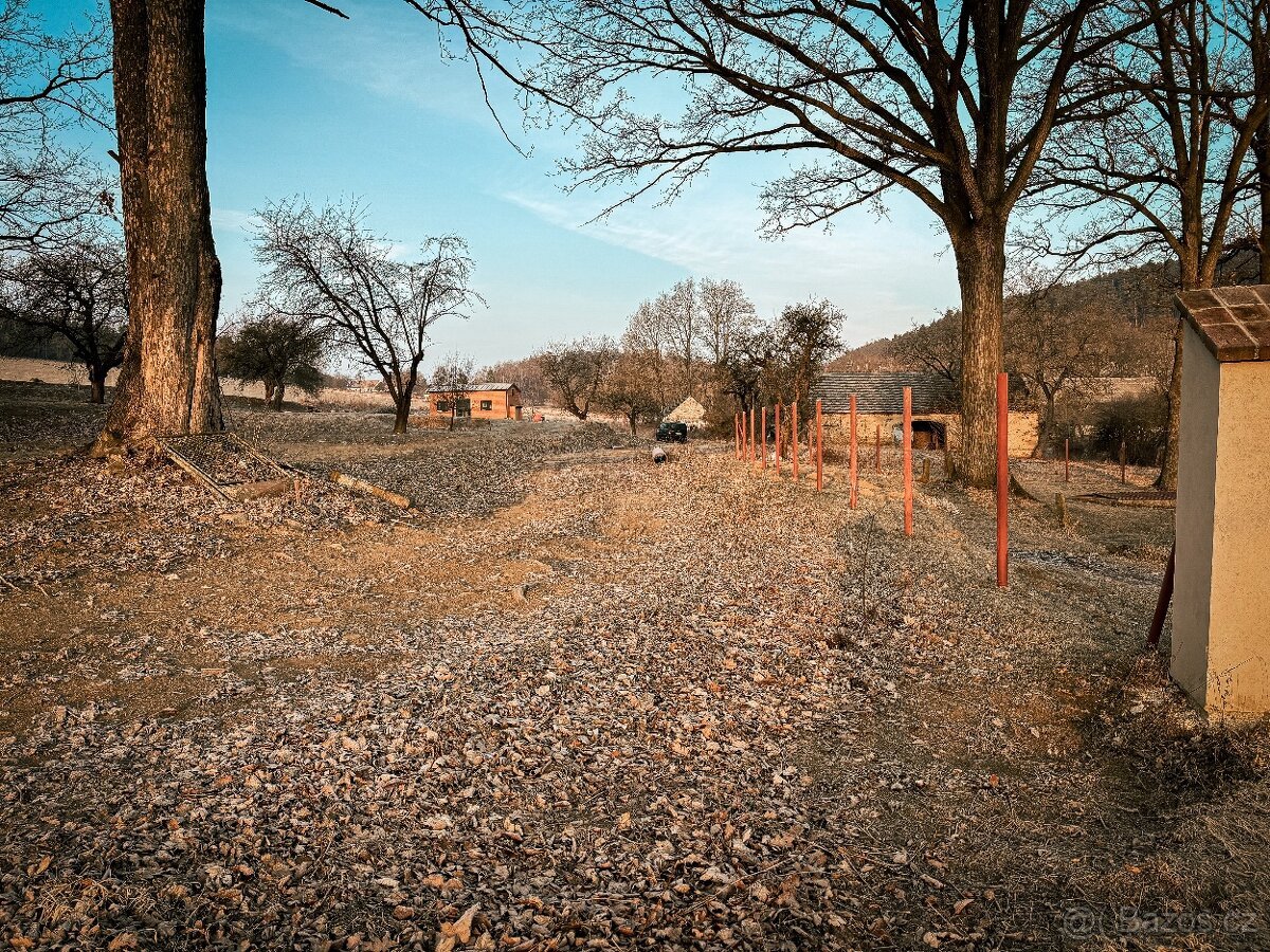 Stavební pozemek 1 753 m² v krásné jihočeské vesnici Útěšov