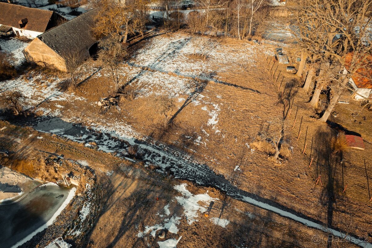 Stavební pozemek 1 753 m² v krásné jihočeské vesnici Útěšov