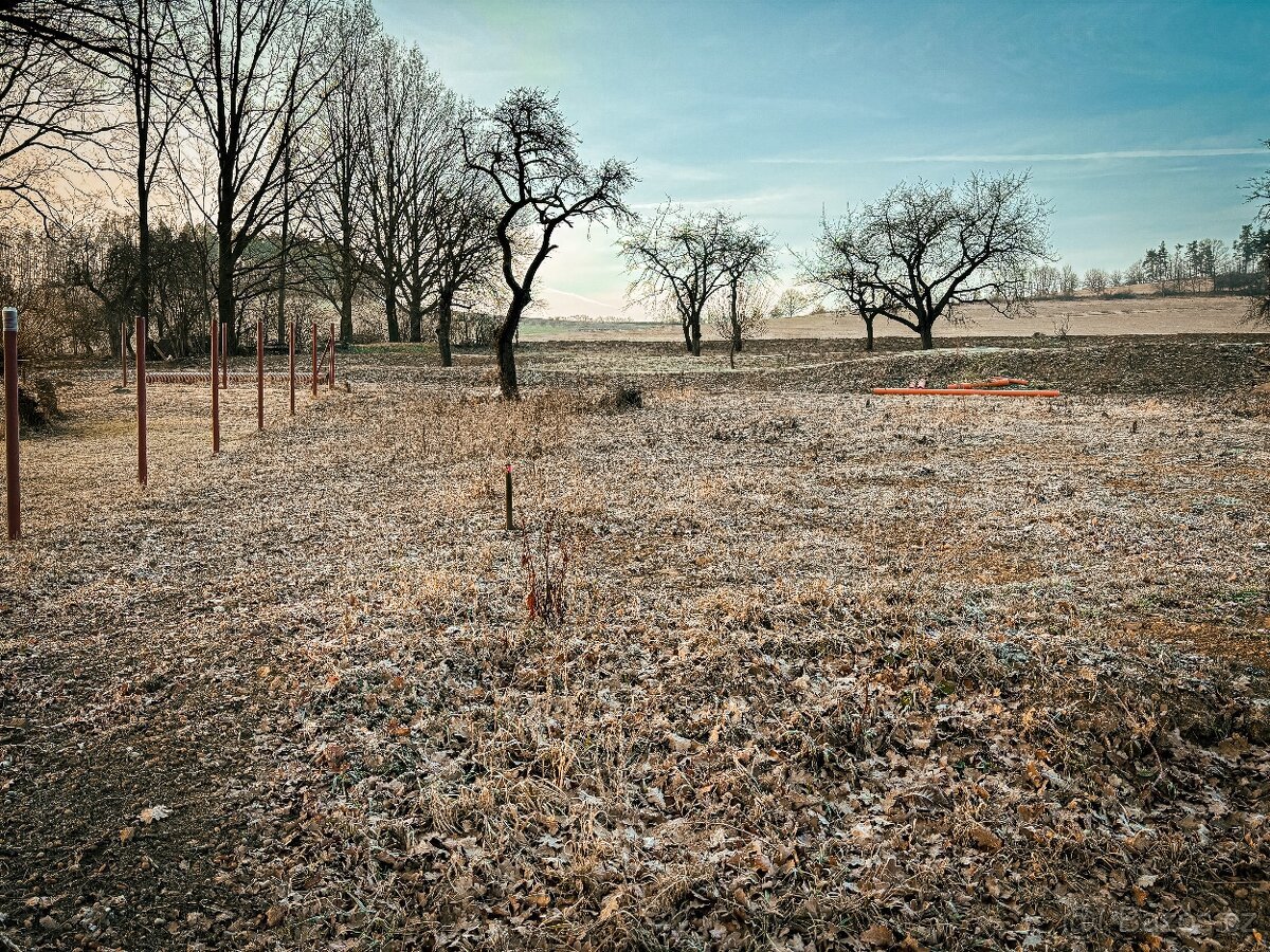 Stavební pozemek 1 753 m² v krásné jihočeské vesnici Útěšov