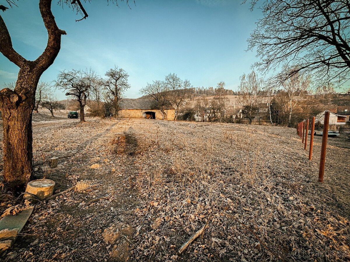 Stavební pozemek 1 753 m² v krásné jihočeské vesnici Útěšov