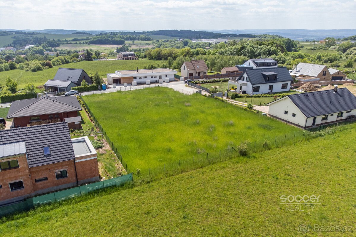 Stavební parcela s otevřeným výhledem Jílové u Prahy.