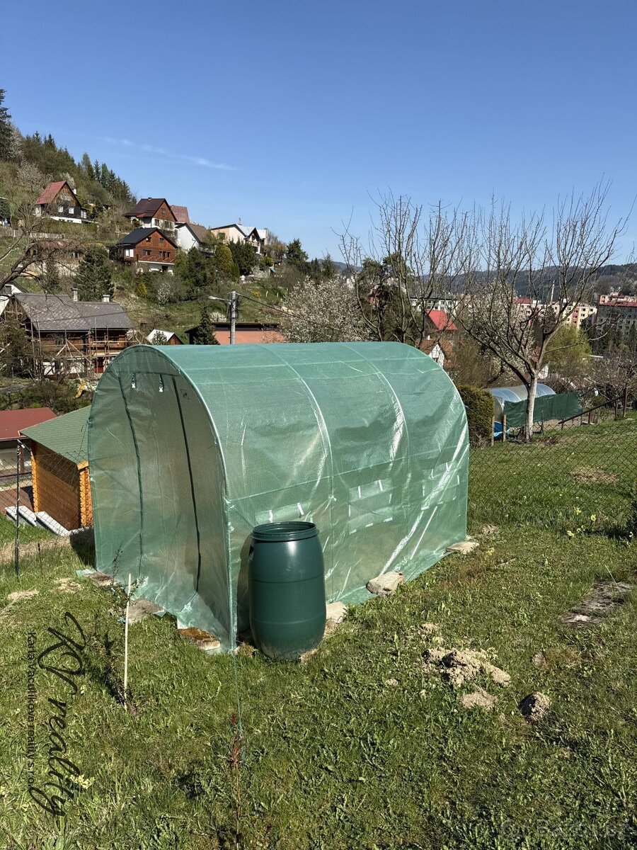 Prodej zahrady s dřevěnou chatkou, CP 357 m2, Vsetín, Amerik