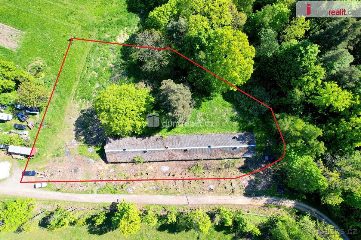 K prodeji, stavební pozemek o výměře 3996 m2 se stavbou k de