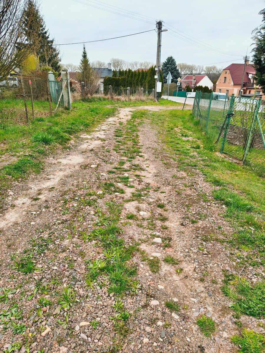 Říkov - stavební pozemek se základovou deskou