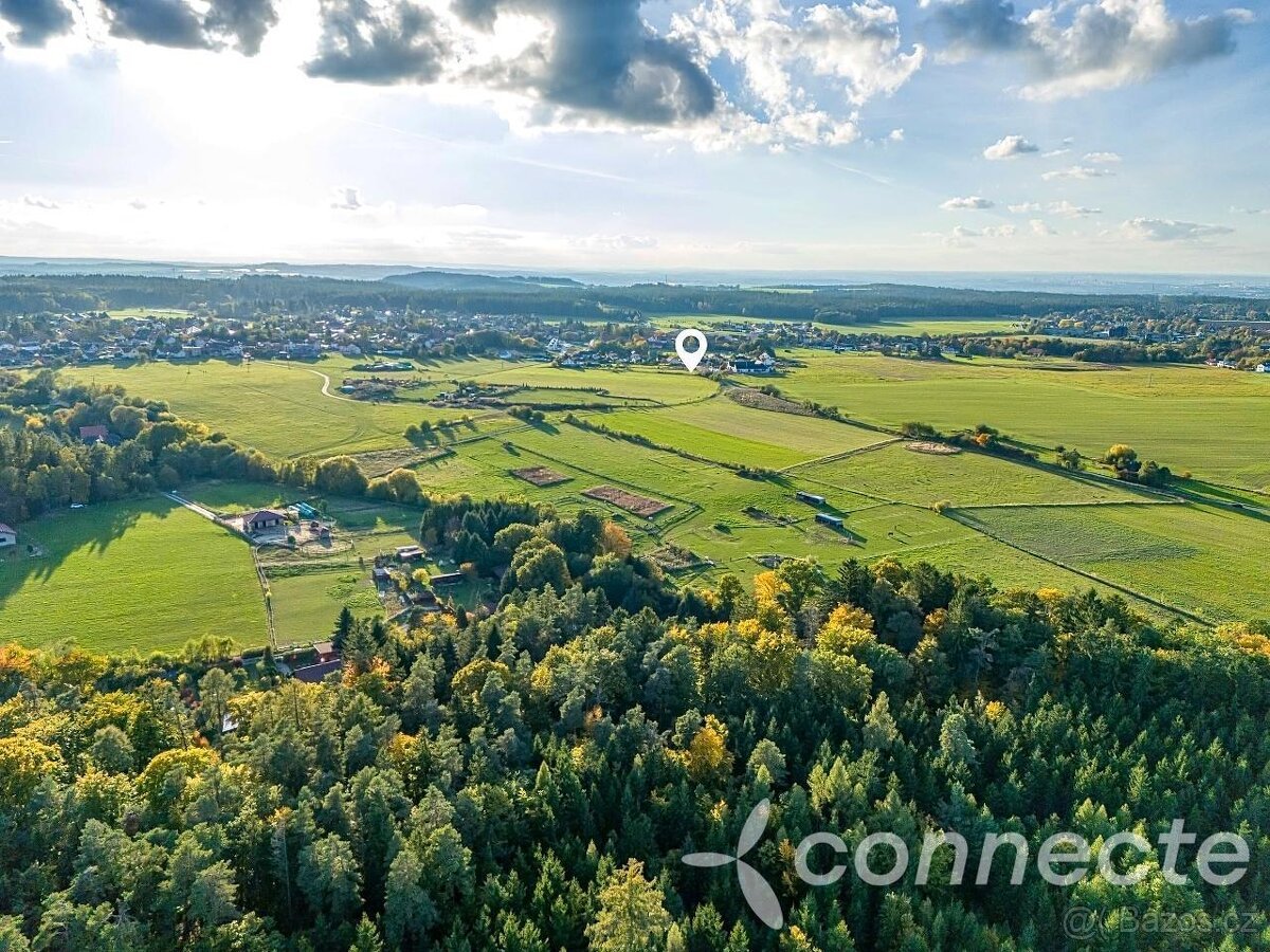 Prodej stavebního pozemku ve Svojeticích / 977 m2
