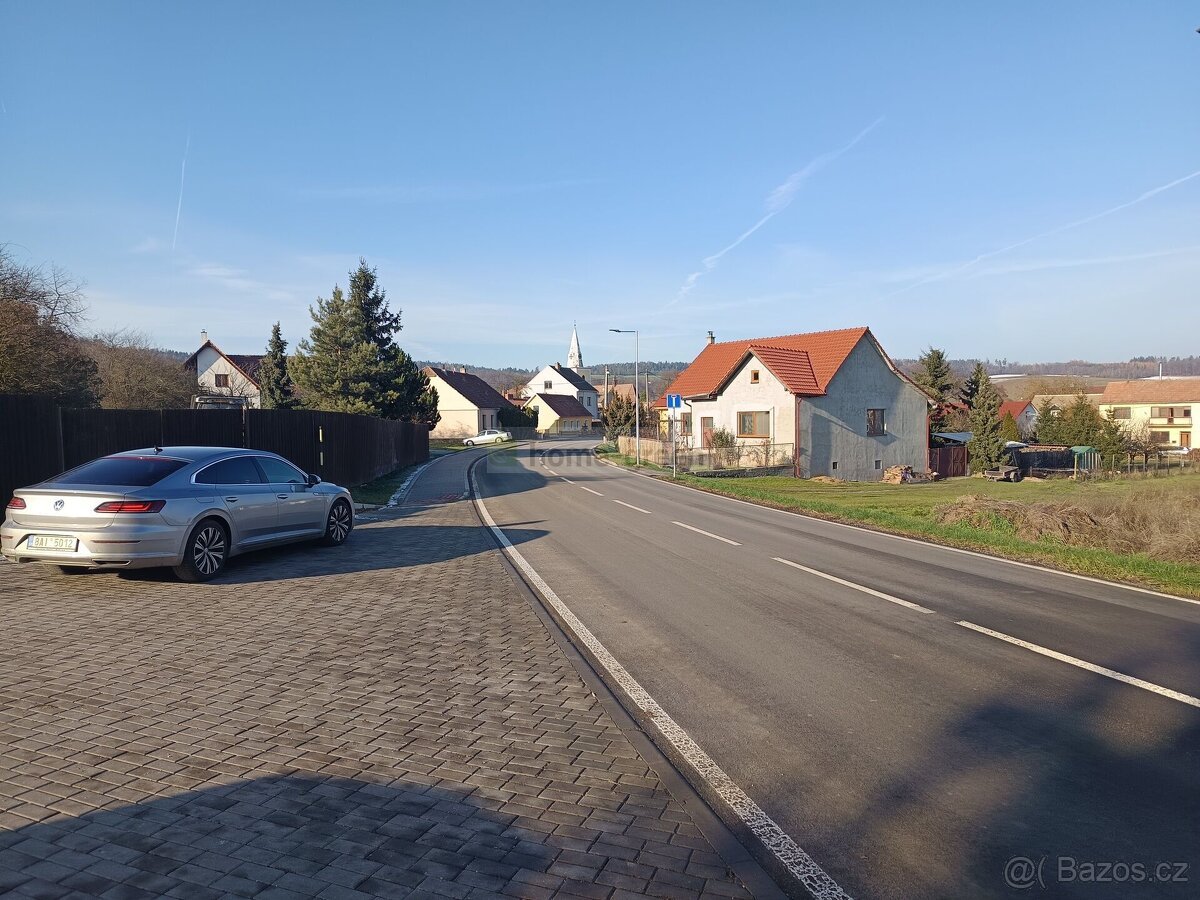 Prodej stavebního pozemku - 707 m², Veverské Knínice