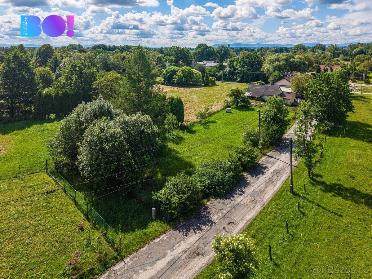 Stavební pozemek 1007 m² – projekt a povolení k dispozici