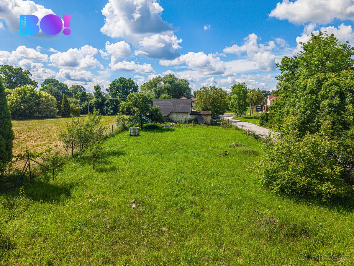 Stavební pozemek 1007 m² – projekt a povolení k dispozici