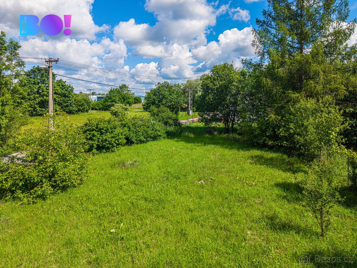 Stavební pozemek 1007 m² – projekt a povolení k dispozici