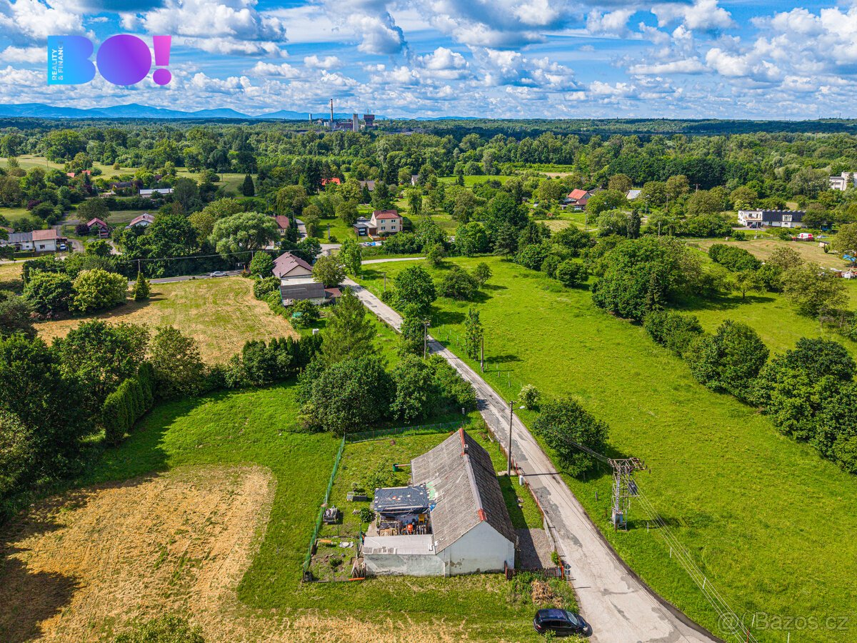 Stavební pozemek 1007 m² – projekt a povolení k dispozici