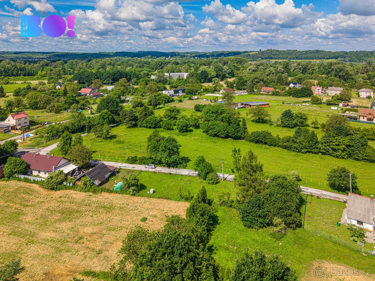 Stavební pozemek 1007 m² – projekt a povolení k dispozici