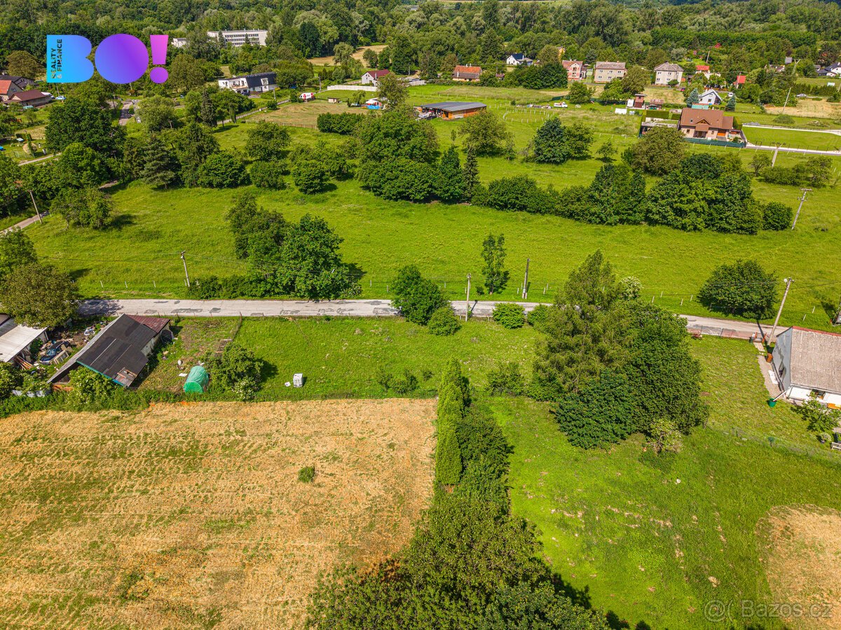 Stavební pozemek 1007 m² – projekt a povolení k dispozici