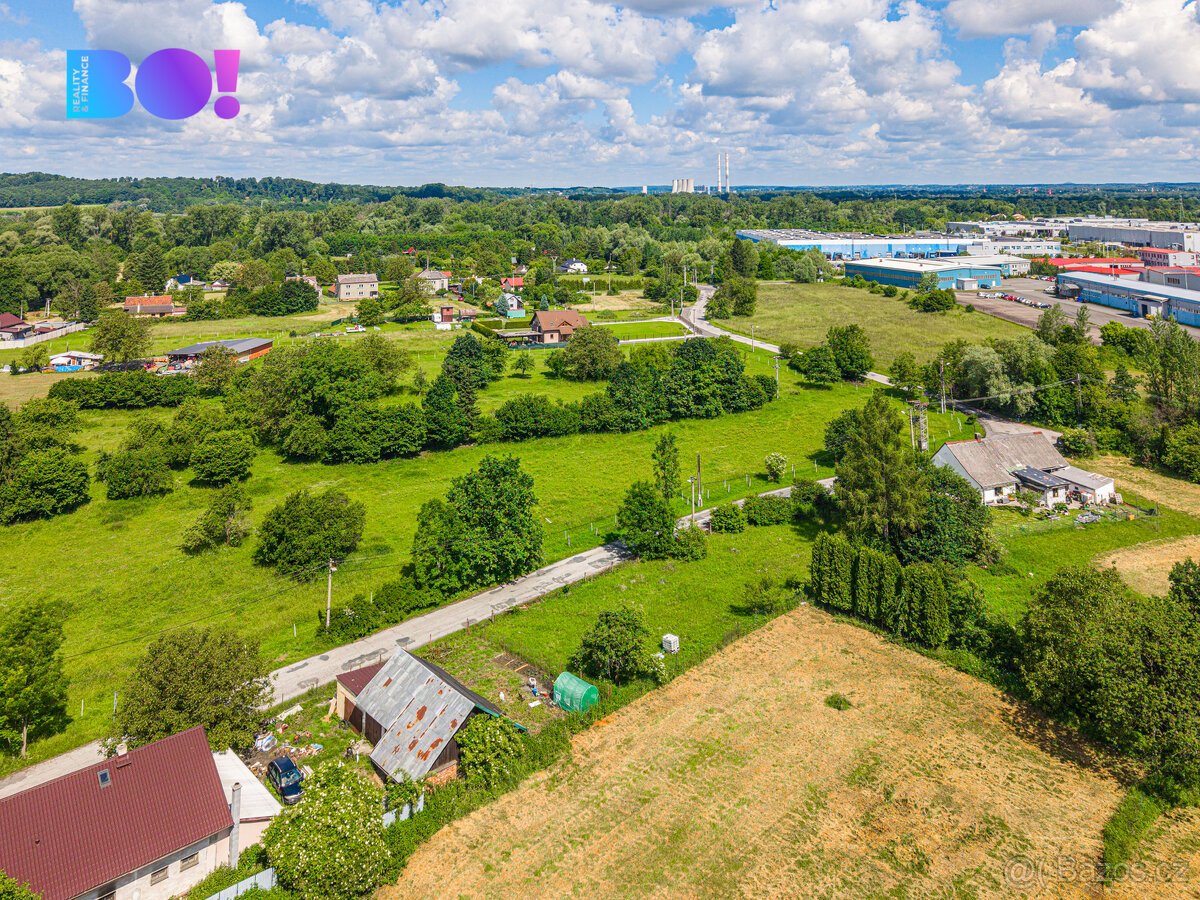 Stavební pozemek 1007 m² – projekt a povolení k dispozici