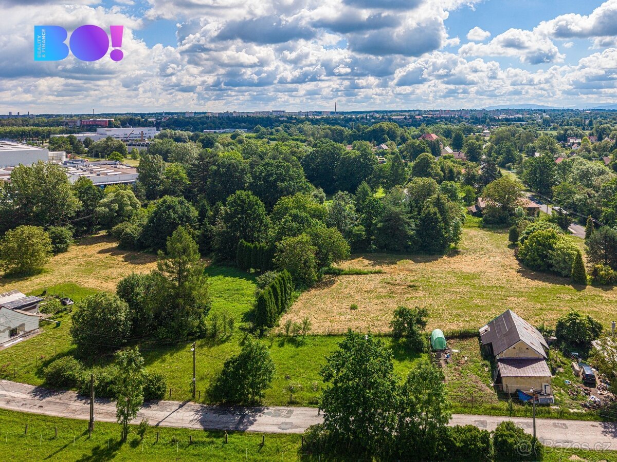 Stavební pozemek 1007 m² – projekt a povolení k dispozici