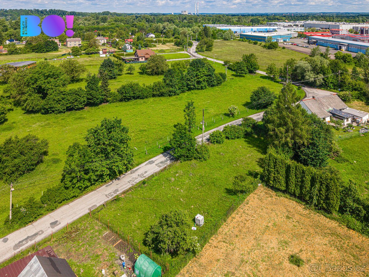Stavební pozemek 1007 m² – projekt a povolení k dispozici