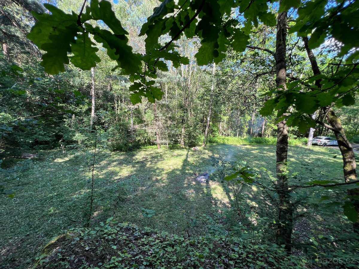 Malebný pozemek 2217 m2 u Prahy - Kamenný Přívoz