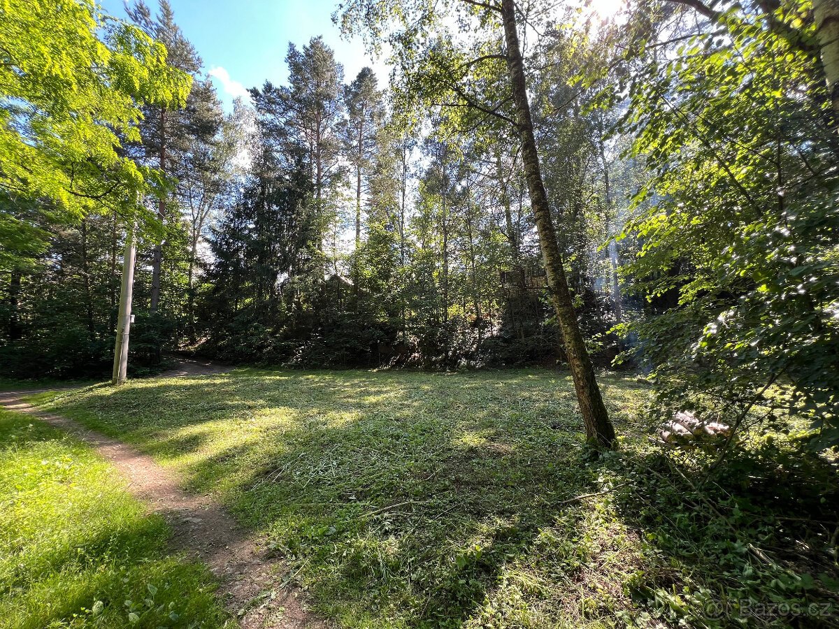Malebný pozemek 2217 m2 u Prahy - Kamenný Přívoz