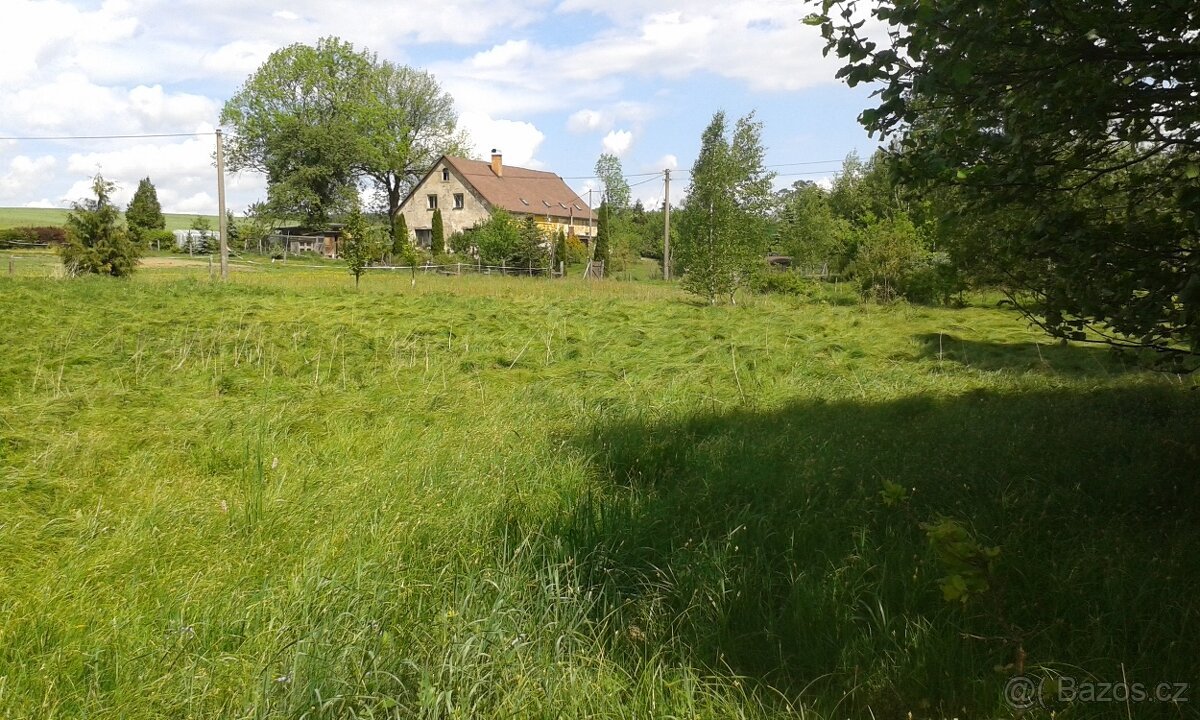 Velký stavební pozemek za slušnou cenu.