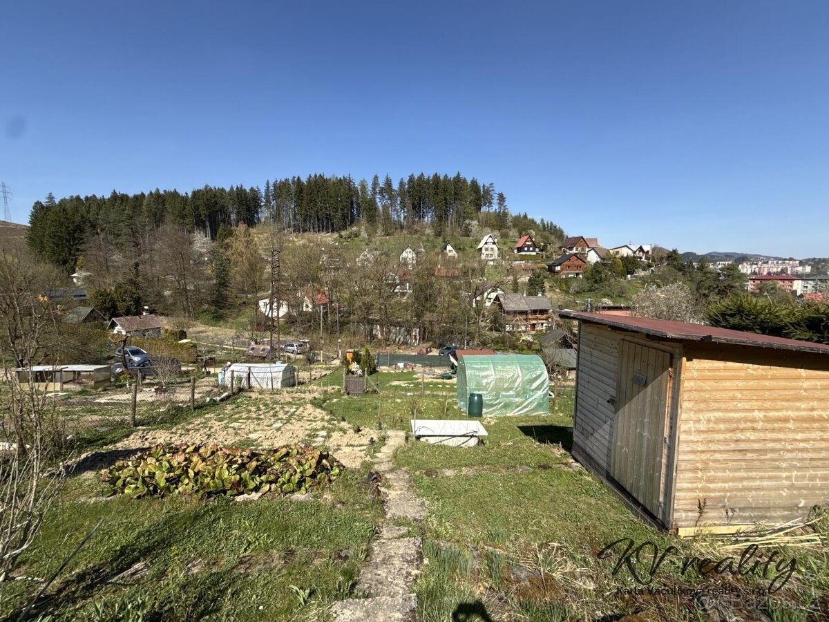 Prodej zahrady s dřevěnou chatkou, CP 357 m2, Vsetín, Amerik